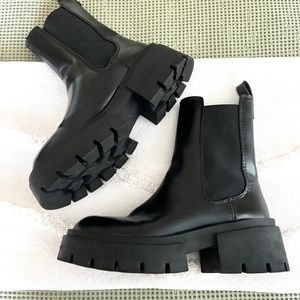 H&M Black chunky chelsea boots women’s (Size: 38/7)